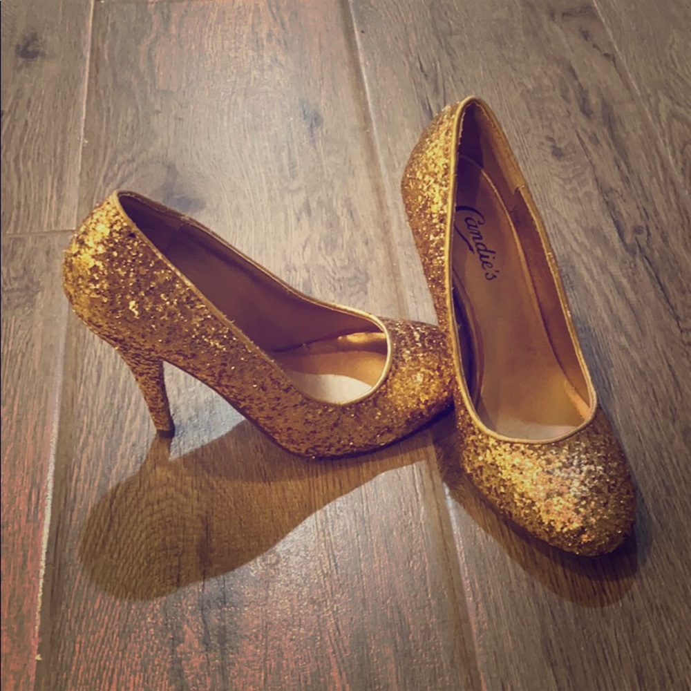 Good glittery pumps